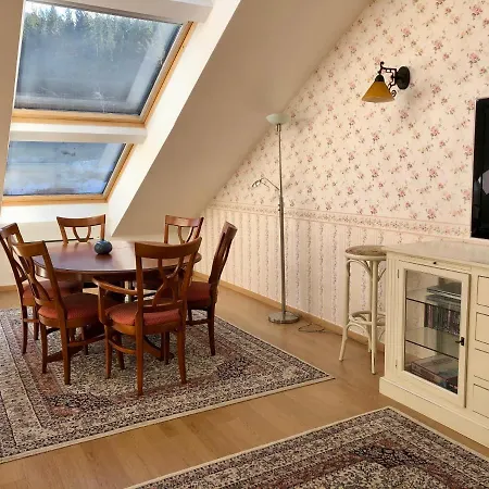 Luxury Penthouse With A Lavish And 2 En-suite Bedrooms *