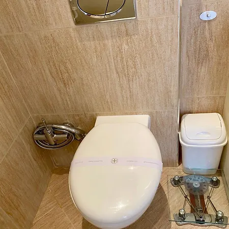 Luxury Penthouse With A Lavish And 2 En-suite Bedrooms *