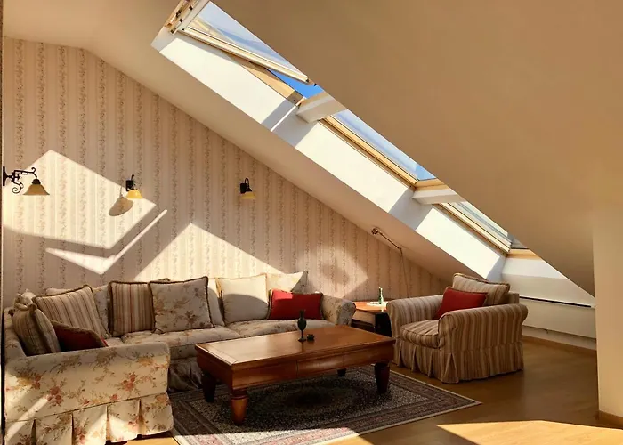 Luxury Penthouse With A Lavish And 2 En-suite Bedrooms Apartment *