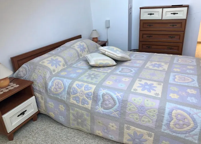 Luxury Penthouse With A Lavish And 2 En-suite Bedrooms *