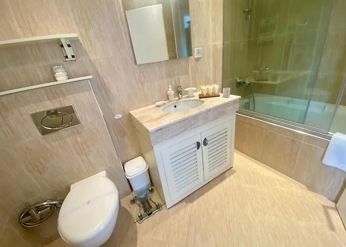 Apartment Luxury Penthouse With A Lavish And 2 En-suite Bedrooms