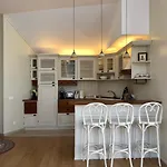 Апартаменти Luxury Penthouse With A Lavish And 2 En-suite Bedrooms