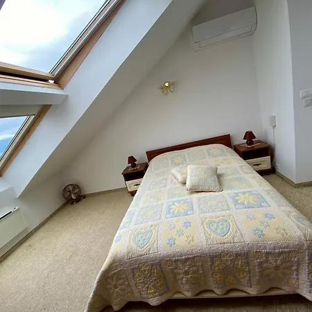Luxury Penthouse With A Lavish And 2 En-suite Bedrooms Апартаменти *