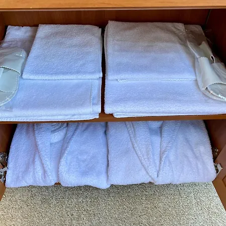 Luxury Penthouse With A Lavish And 2 En-suite Bedrooms شقة *