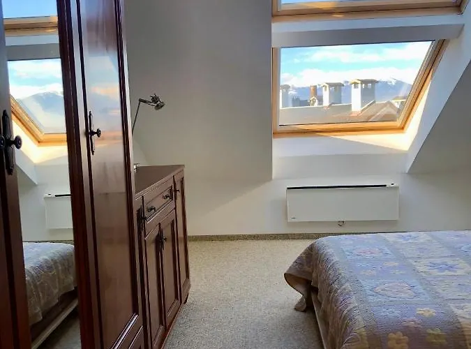 Luxury Penthouse With A Lavish And 2 En-suite Bedrooms *