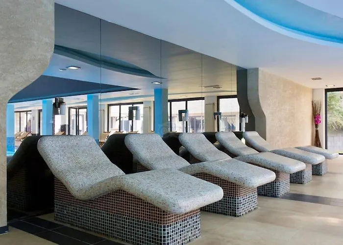 Luxury Penthouse With A Lavish And 2 En-suite Bedrooms Апартаменты *