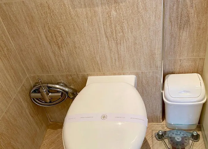 Luxury Penthouse With A Lavish And 2 En-suite Bedrooms *